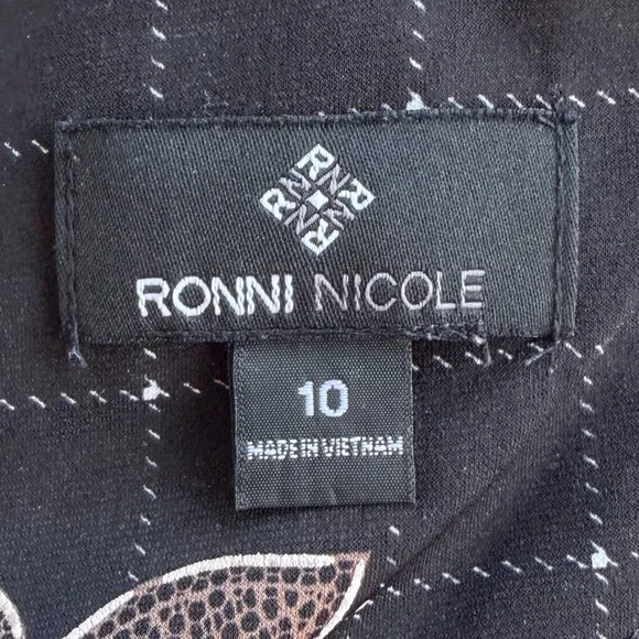 •Ronni Nicole• Ruffle Sleeve Floral Pullover Dress - Size 10 - Picture 2 of 9